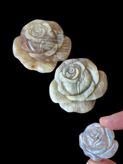 Pierre de Lune sculptée en rose